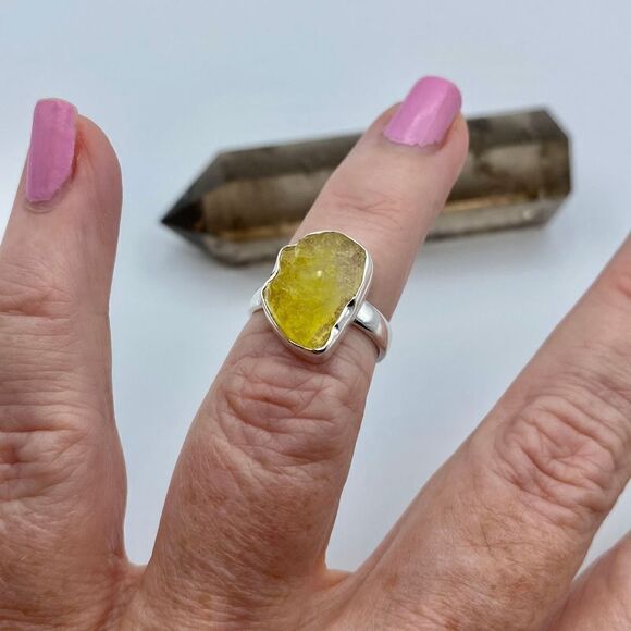 Natural Rare Yellow Brucite Specimen Sterling Silver Ring - Picture 1 of 8